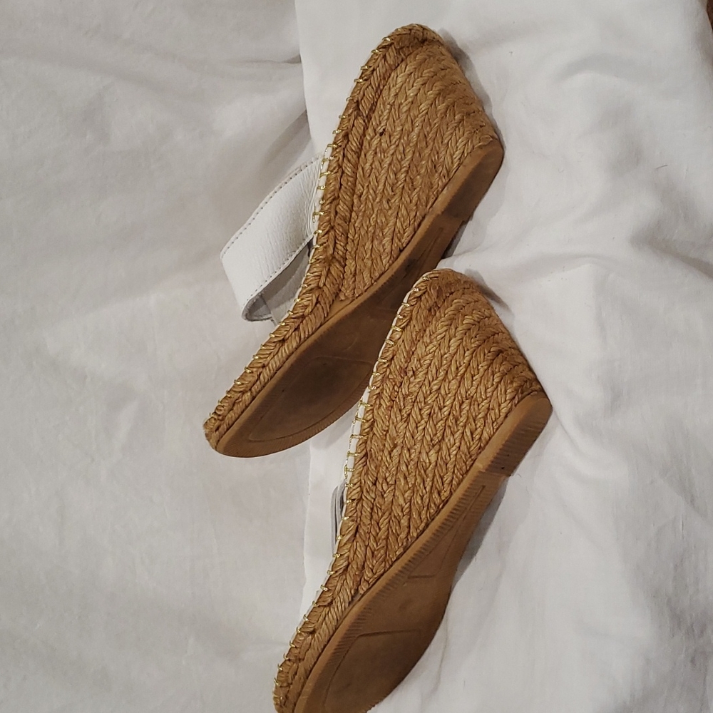 Burberry wedge sandal size 38/ 6.5 white and glold stiches. - Picture 2 of 6